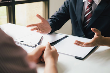 Lawyer advising a client on international patents